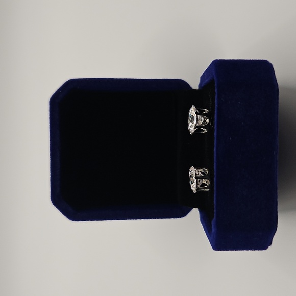 Elegant Cubic Zirconia Silver Studs - Picture 5 of 9